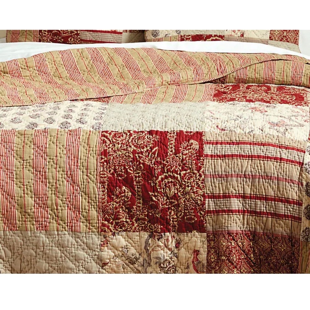 Ballardโ Designs Annabel Heirloom Patchwork Quilt Double/Full Comforter Burgundy